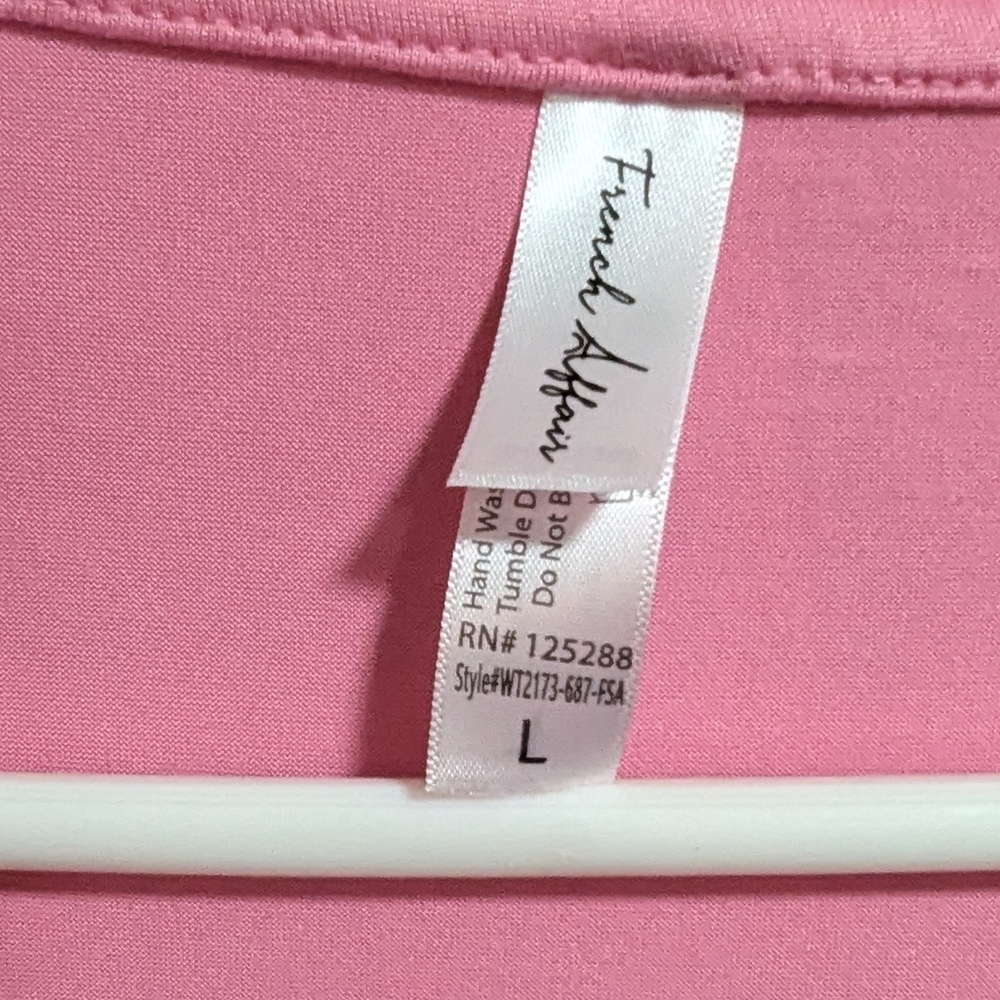 French Affair Graphic Women's Top Sz L Pink Christmas  Neck Short Sleeve W-414 - Picture 4 of 6